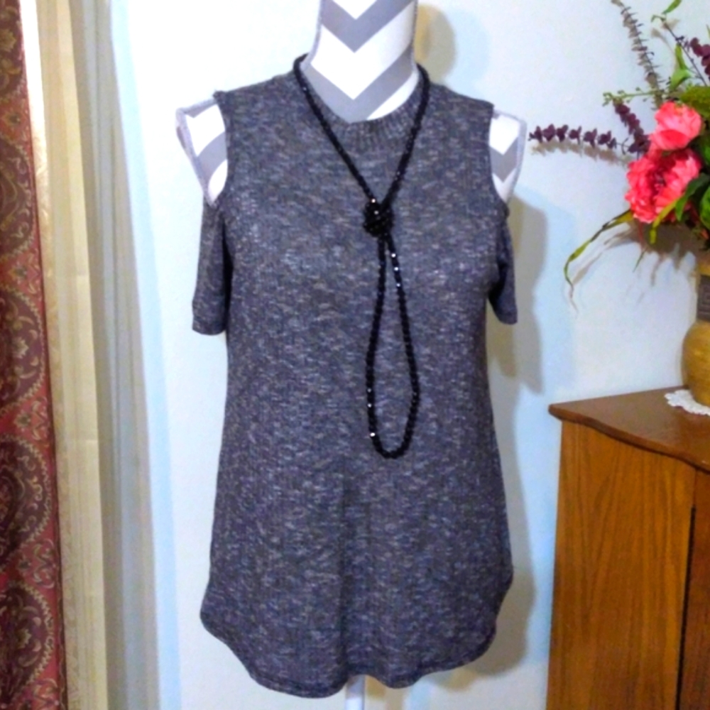 Sexy Cold Shoulder Top